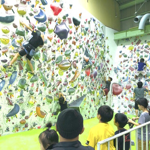 土曜日。倉敷店のキッズクライミング体験会